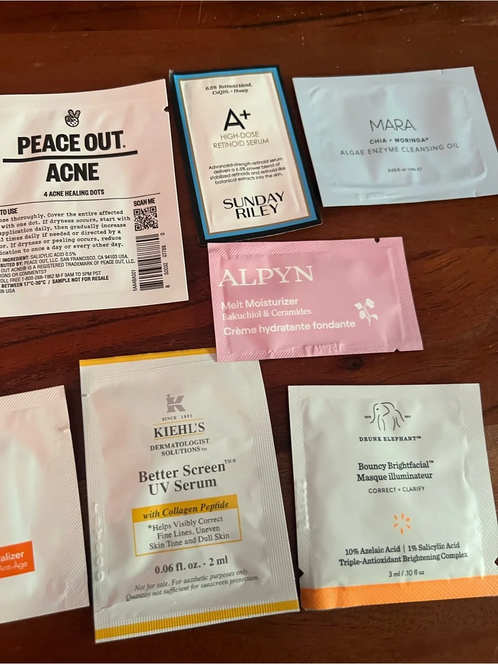 Assorted Women’s Skincare Sample Kit 24 Samples